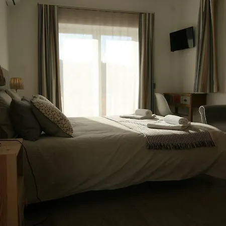 Casa Lagoa بيت ضيافة 4*